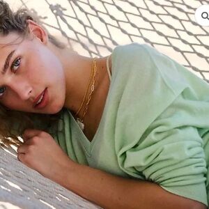 NWT J.Crew Oversized featherweight Cashmere V-neck sweater size S Mint